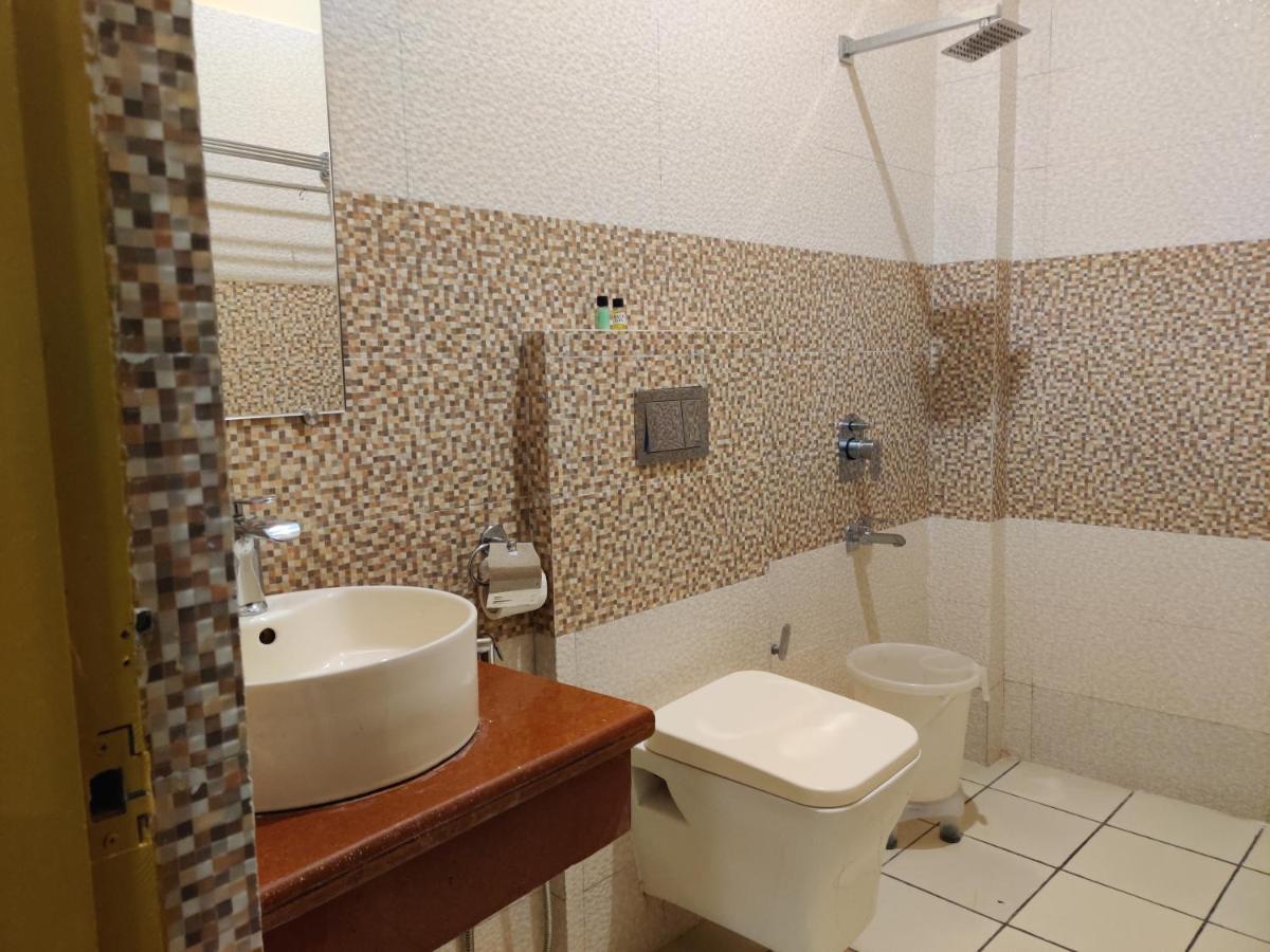 Mvt Guesthouse & Restaurant Rishīkesh Esterno foto