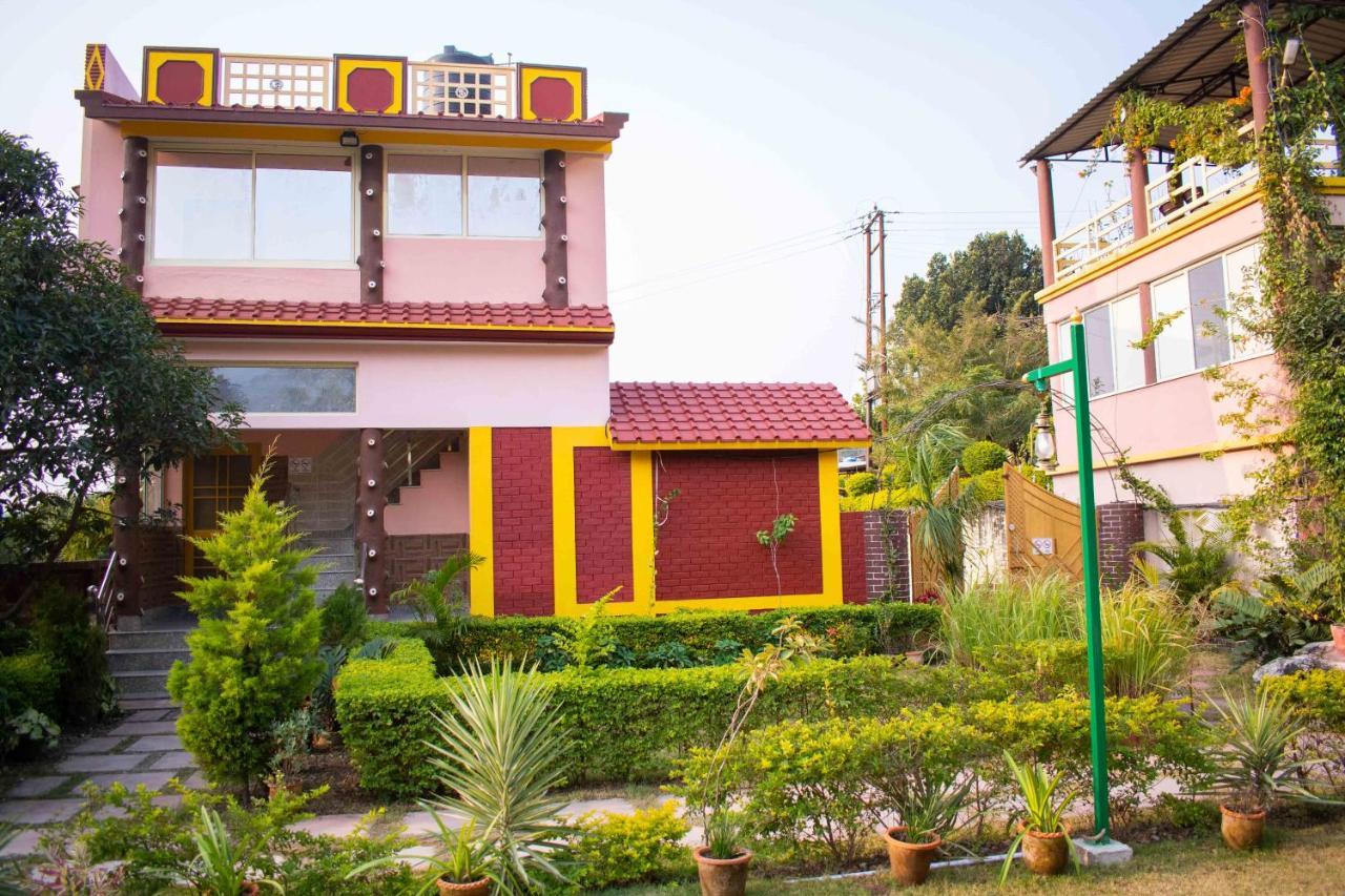 Mvt Guesthouse & Restaurant Rishīkesh Esterno foto