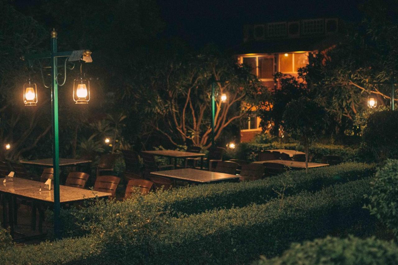 Mvt Guesthouse & Restaurant Rishīkesh Esterno foto