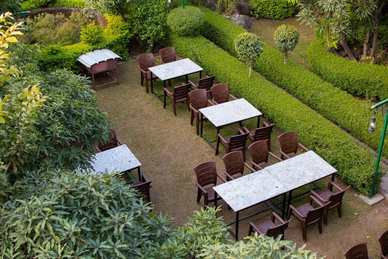 Mvt Guesthouse & Restaurant Rishīkesh Esterno foto