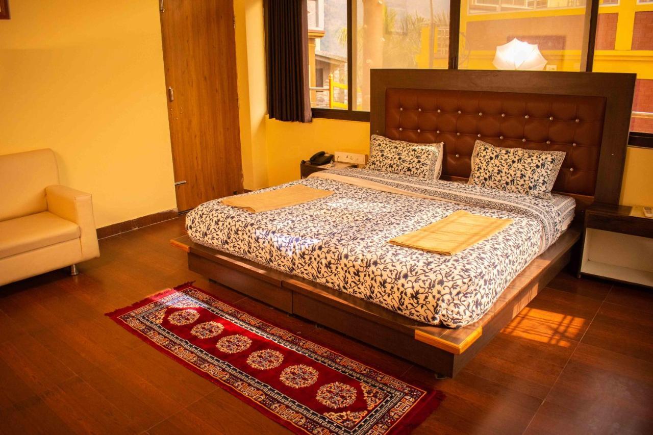Mvt Guesthouse & Restaurant Rishīkesh Esterno foto