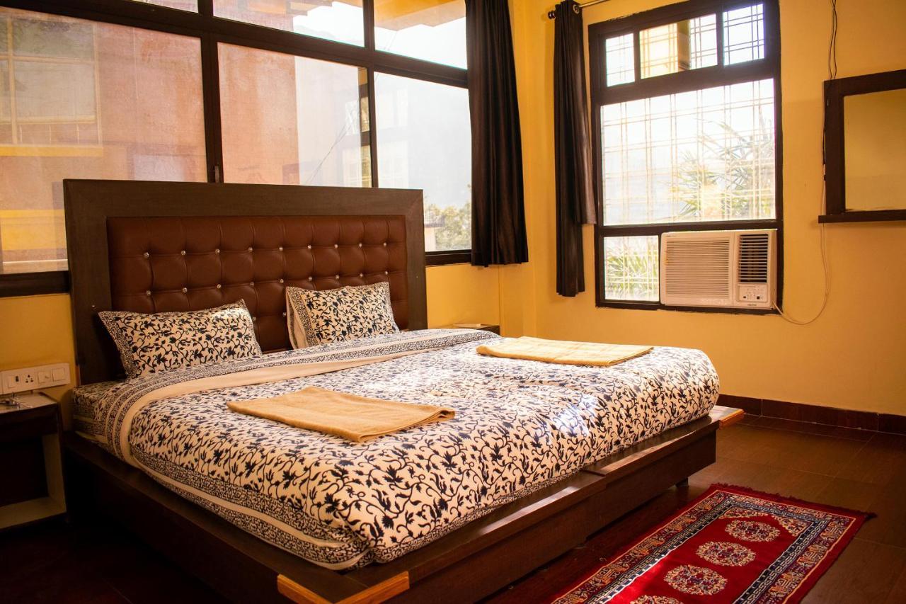 Mvt Guesthouse & Restaurant Rishīkesh Esterno foto