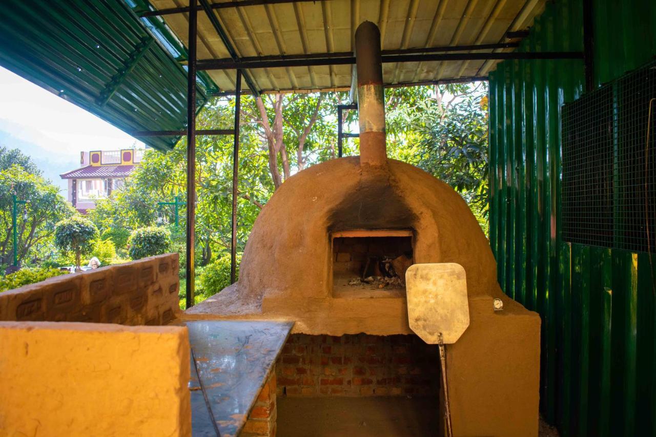 Mvt Guesthouse & Restaurant Rishīkesh Esterno foto